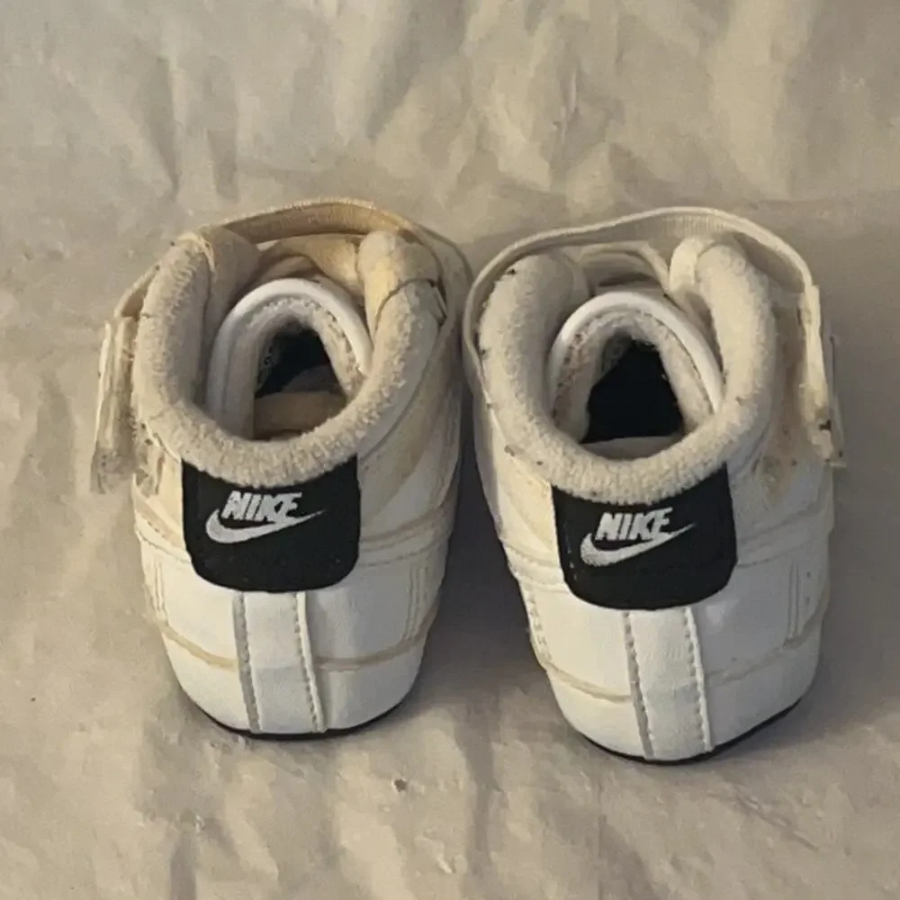 Nike Force 1 Crib (CB) Baby Shoes Size 2C & White Beanie Hat Infant Set
